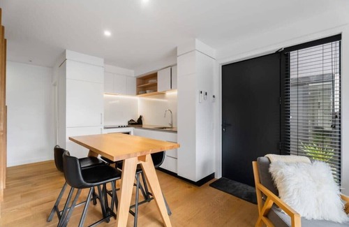 Albert Town Apartment | Adventure Riverside Retreat