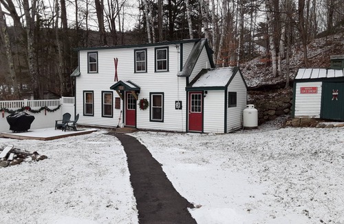 Jackson Cottage | Adventure to the mountains of New Hampshire at a fantastic mountain escape!