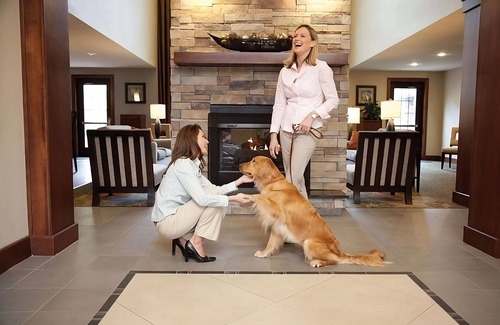 Las Colinas Hotel | Adventure Trip! Minutes’ Walk from Thomas Jefferson Park! 2 Spaces, Onsite Pool!