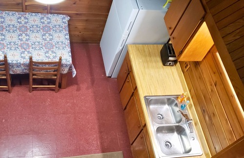 Lansing Cabin | Adventurer's Lodge, a charming 3-bedroom cabin with WiFi in quiet Lansing, WV.
