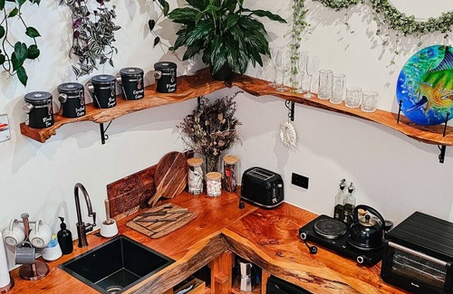 Hot Water Beach House | Adventurers Chest - Pohutukawa Equipment Included