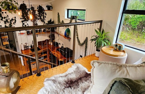 Hot Water Beach House | Adventurers Chest - Pohutukawa Equipment Included