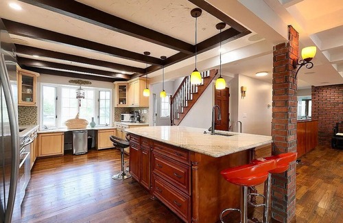Amityville House | Adventurer’s Haven: Discover a Stunning Waterfront Escape in Amityville!