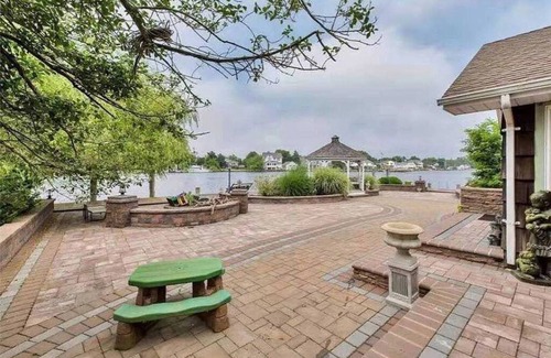 Amityville House | Adventurer’s Haven: Discover a Stunning Waterfront Escape in Amityville!
