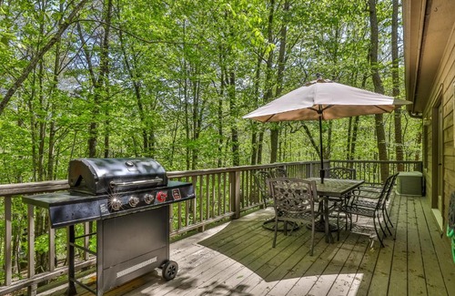 Big Canoe House | Adventures at Big Canoe - Spacious Cabin Rental in Big Canoe - Serene Nature Views, Cozy Fireplace, Spacious Decks, Walking Dist