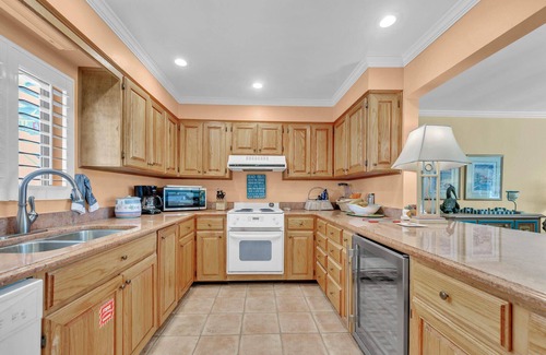 Holiday Isle Condo | Aegean 215 – Updated Condo with Private Balcony & Beach Access