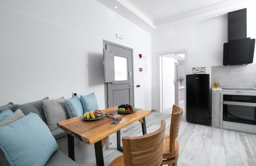 Exomytis Apartment | Aegean Melody Suites- Luxury Two bedroom suite with hot tub & sea view