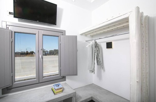 Exomytis Apartment | Aegean Melody Suites- Luxury Two bedroom suite with hot tub & sea view