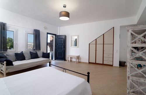 Akrotiri House | Aelia Suites
