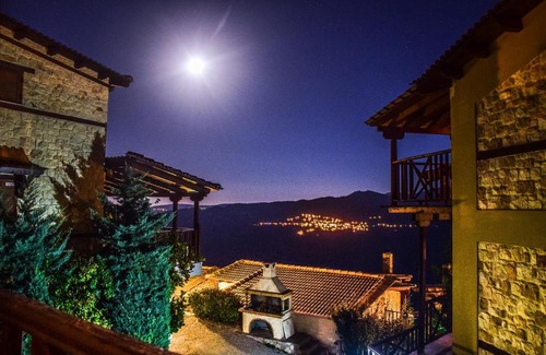Synikia Mesi Trikalon House | Aetoma Suites