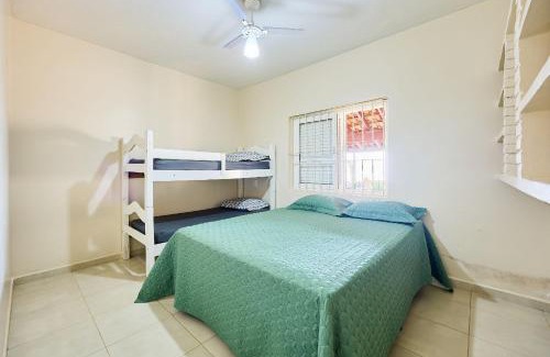 Toninhas House | Af-67 Toninhas Pé na Areia com Ar e Piscina Casa A