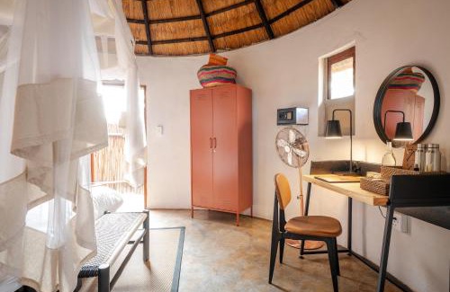 Thorny Bush Game Reserve Cabin | Africa on Foot