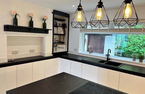 Menai Bridge Cottage | AFALLON, pet friendly, luxury holiday cottage in Menai Bridge