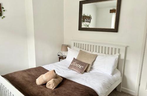 Port Talbot House | Afan Forest House - Private doubles or Twin options!