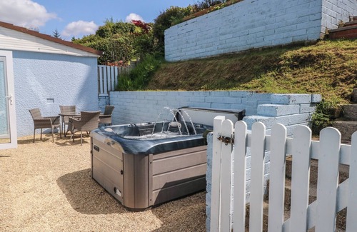 Cynonville Cottage | AFAN HOUSE, pet friendly, with hot tub in Pontrhydyfen