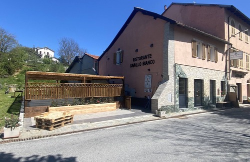 Giusvalla House | Affittacamere Cavallo Bianco