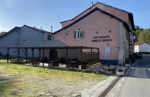 Giusvalla House | Affittacamere Cavallo Bianco