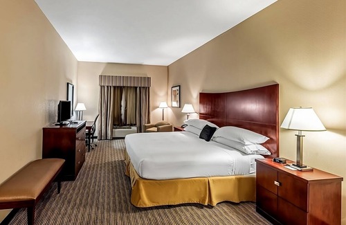 Mineral Wells Hotel | Affordability Meets Comfort at Red Lion Inn & Suites Mineral Wells! Onsite Pool!