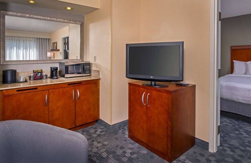 University Place Resort | Affordability Meets Comfort! Spacious and Modern Suite, Pet-friendly, Pool!