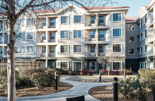 Woodlands Village House | Affordability Meets Comfort! 2 Pet-Friendly Untis, Free Breakfast, Free Parking