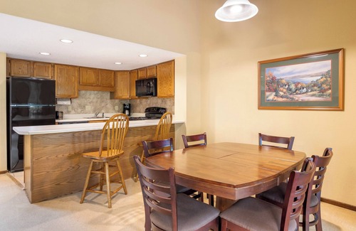 Sapphire Resort | Affordability Meets Comfort! Pool, Free Parking, Minutes to Sapphire Lake