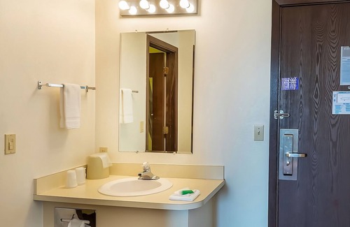 Shelby Hotel | Affordability Meets Comfort! Pets Allowed, Free Parking Onsite