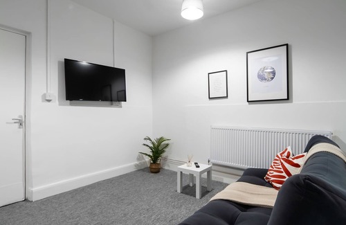 Southgate Apartment | Affordable 1 Bed Flat in London, N14 4C