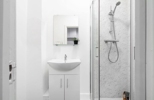 Southgate Apartment | Affordable 1 Bed Flat in London, N14 4C