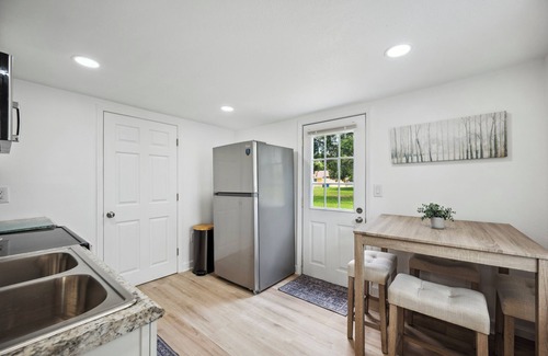 Lakeland Apartment | Affordable 2 bed/1 bath, Pet Friendly with Free Coffee