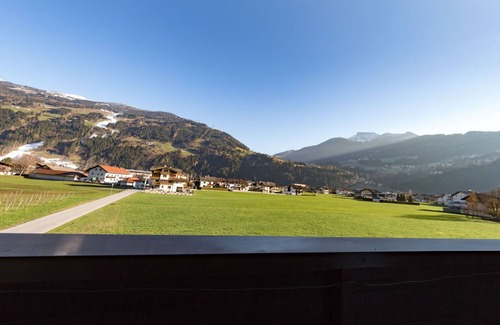 Zell am Ziller Apartment | Affordable 2-bed apartment in Zell am Ziller near the Zillertal Arena. Ski bus 50 m!