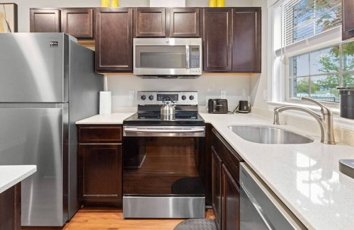 Midtown Apartment | Affordable 2-BR Heart of Detroit