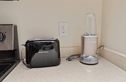 Midtown Apartment | Affordable 2-BR Heart of Detroit