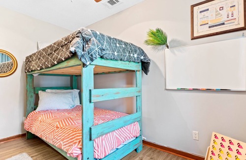 Montgomery House | Affordable 3BR Duplex by Island, Nature, Kayaking, Fishing, & Historic Wormsloe