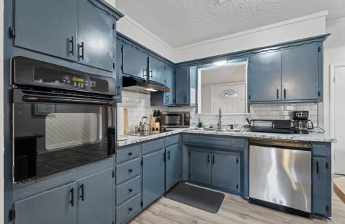 Central Oklahoma City House | Affordable 5br Near Route 66 Large Groups #12