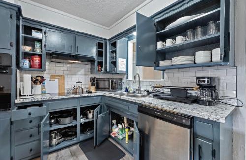 Central Oklahoma City House | Affordable 5br Near Route 66 Large Groups #12