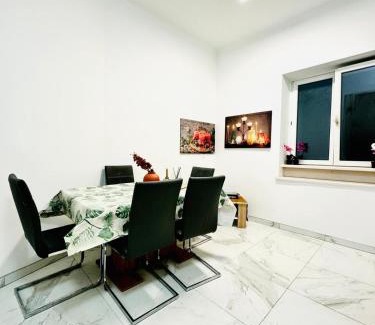 Liesing Apartment | Affordable 5BR Shared Apt, 11 Min to Atzgersdorf