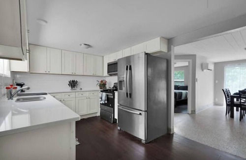 Lakeshore South House | Affordable Accommodation, King & 2 Qn, W/D, Fast Wi-Fi