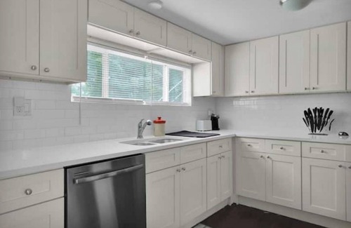 Lakeshore South House | Affordable Accommodation, King & 2 Qn, W/D, Fast Wi-Fi