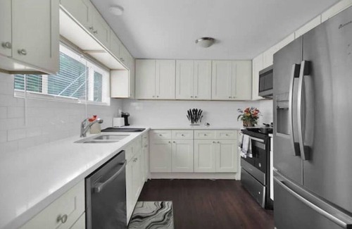 Lakeshore South House | Affordable Accommodation, King & 2 Qn, W/D, Fast Wi-Fi