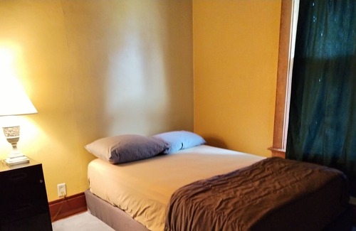 Galesburg Apartment | Affordable Accommodation, few minutes from US Postal Office, Main Street
