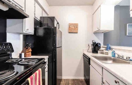 Park Central Apartment | AFFORDABLE APARTMENT WITH BALCONY!