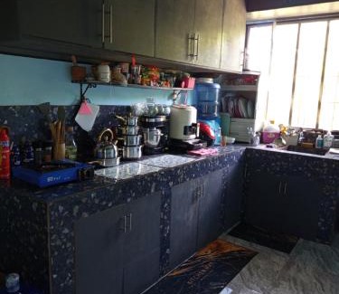 Clarin Bed & Breakfast | Affordable bedspacer good for 8 with breakfast