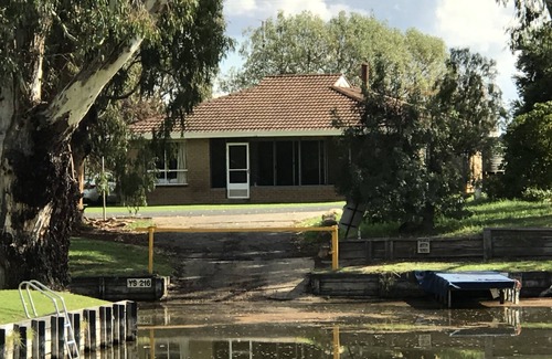 Bundalong House | Affordable Bundalong Waterfront home, peaceful riverside location.