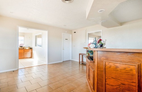 Elk City House | Affordable Choice! 3 Spacious Units, Free Parking, Close to Ackley Park