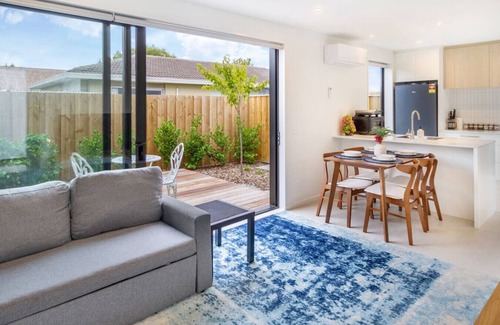 Christchurch House | Affordable Comfort 2BR with Carpark
