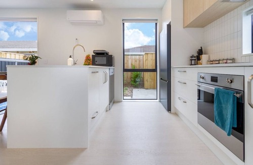Christchurch House | Affordable Comfort 2BR with Carpark