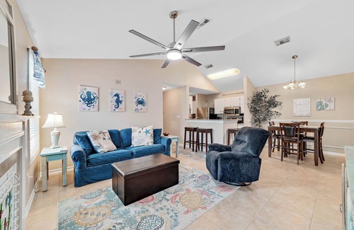 Gulf Shores Apartment | Affordable Condo Near Ball Tournament Field with Pool