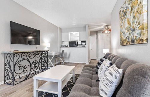 Park Central Apartment | Affordable & Convenient! Free WiFi!