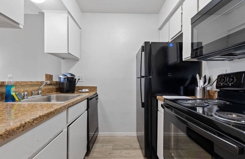 Park Central Apartment | Affordable & Convenient! Free WiFi!