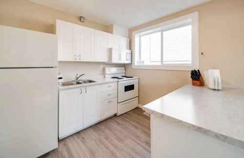Northeast Edmonton Condo | Affordable & Cozy 1 bedroom unit.
